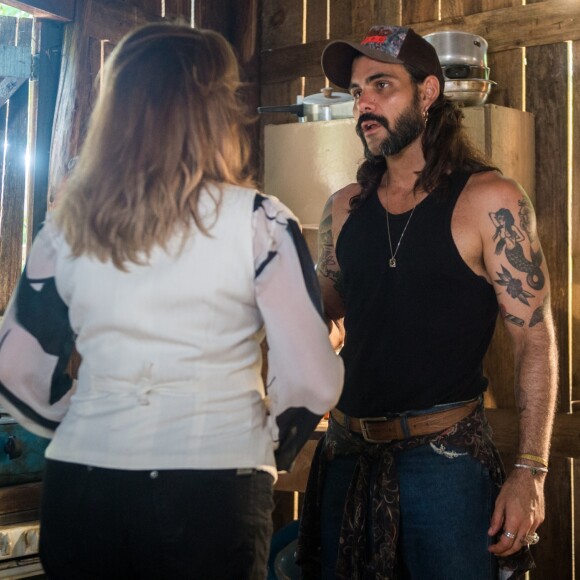 Mariano (Juliano Cazarré) desmascara Sophia (Marieta Severo) durante seu julgamento, na novela 'O Outro Lado do Paraíso'