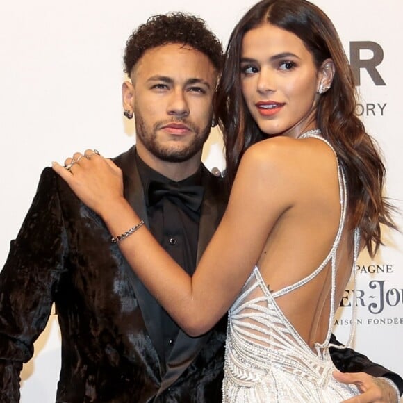 Bruna Marquezine lembrou como ganhou a aliança de namoro de Neymar no 'Vídeo Show' desta segunda-feira, 16 de abril de 2018