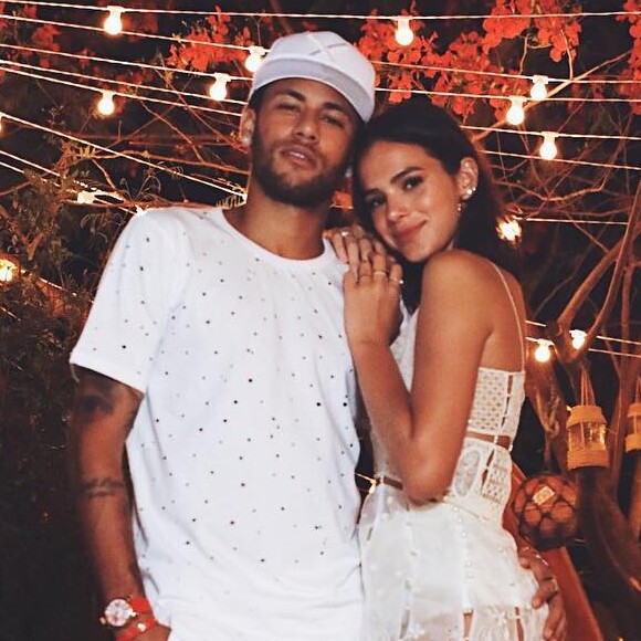 Neymar entregou que adora cantar no papo com o 'Vídeo Show'