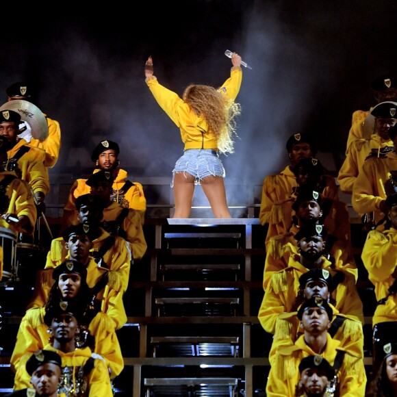 Em seu show no Coachella, Beyoncé dividiu palco com 150 artistas negros