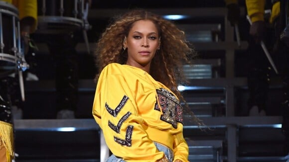 Beyoncé doa R$ 340 mil em bolsas de universidades para alunos negros: 'Sonhos'