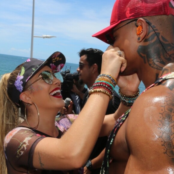'Estamos vivendo mais pra gente. Naturalmente, a gente viveu muito exposto', observou Léo Santana