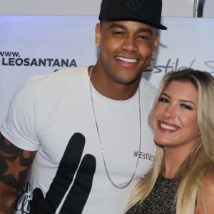 Léo Santana confirmou a volta do namoro com Lorena Improta nesta terça-feira, 17 de abril de 2018