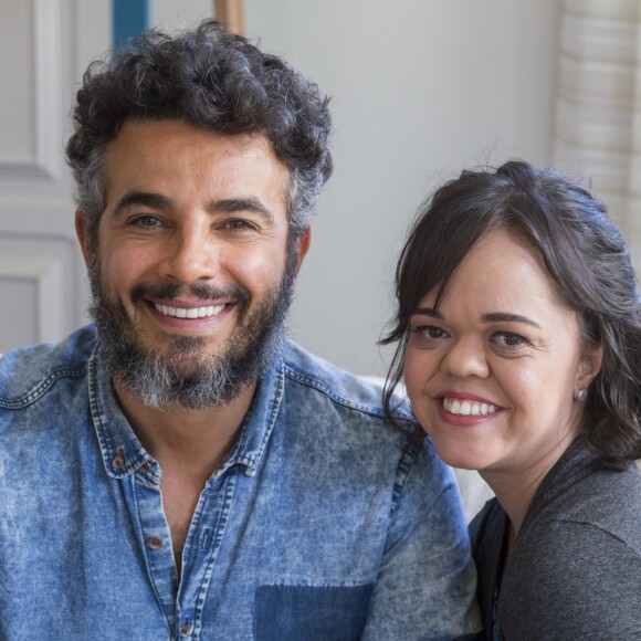 Juvenal (Anderson Di Rizzi) será convidado para ser padrinho do casamento de Estela (Juliana Caldas) e Amaro (Pedro Carvalho) na novela 'O Outro Lado do Paraíso'