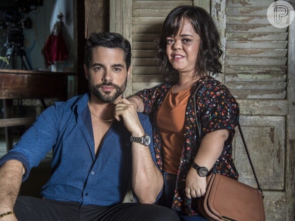 Estela (Juliana Caldas) aceitou se casar com Amaro (Pedro Carvalho) na novela 'O Outro Lado do Paraíso'