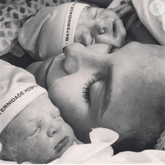 Ivete Sangalo deu à luz Helena e Marina no dia 10 de fevereiro