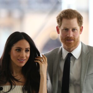 Meghan Markle usou blazer grife Camilla And Marc de R$ 1.8 mil