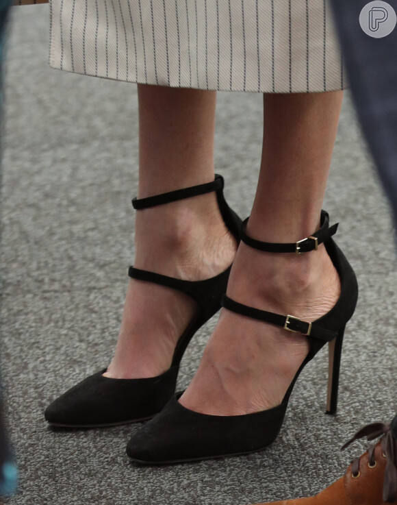 Veja detalhes do calçado usado por Meghan Markle em evento com príncipe Harry