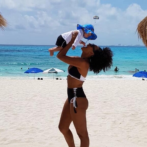 Sheron Menezzes assume dificuldades com amamentação: 'Machuca'