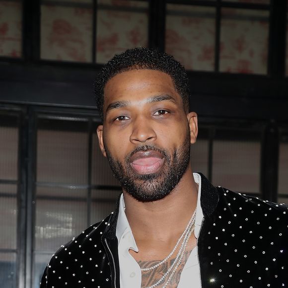 Antes do nascimento de True, primeira filha da artista, Tristan foi visto trocando carinhos com uma mulher durante uma festa