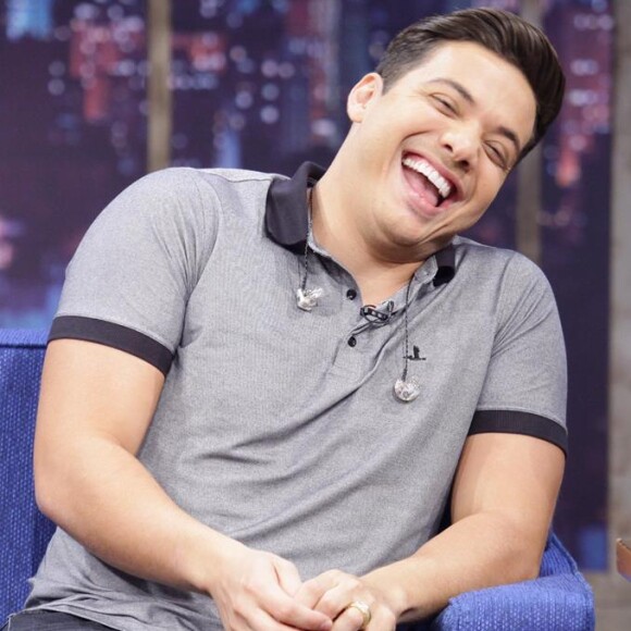 Wesley Safadão falou sobre experiência de ter filhos no programa 'The Noite'