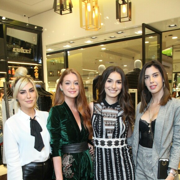 Marina Ruy Barbosa posa com Fernanda Paes Leme, Marina Moschen e Camila Queiroz