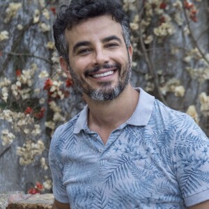 'Acordo de noite, dou papinha, troco fralda. Banho já tenho um pouco de medo de dar, e a Taís dá', cita Anderson Di Rizzi