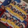 Bruna Marquezine recebeu álbum de figurinhas da Copa do Mundo da Rússia da editora Panini e cromos repetidos do namorado, Neymar