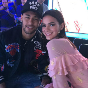 'Eu não acredito que fizeram esse jogo comigo. Isso aqui tudo, olha, é ele!', falou Bruna Marquezine, mostrando fotos de Neymar