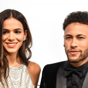 Artista Bruna Marquezine sugeriu colar as figurinhas de Neymar no lugar dos outros jogadores da Seleção