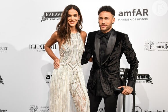 Artista Bruna Marquezine sugeriu colar as figurinhas de Neymar no lugar dos outros jogadores da Seleção