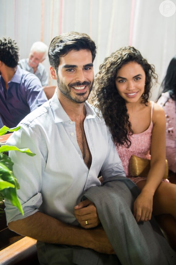 Xodó (Anderson Tomazini) e Cleo (Giovana Cordeiro) também vão ao casamento de Estela (Juliana Caldas) e Amaro (Pedro Carvalho) na novela 'O Outro Lado do Paraíso'