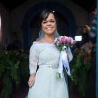 'O Outro Lado do Paraíso': Estela usa vestido de renda em casamento com Amaro