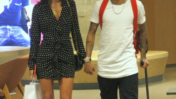 Bruna Marquezine e Neymar vão às compras e namoram no shopping. Fotos!