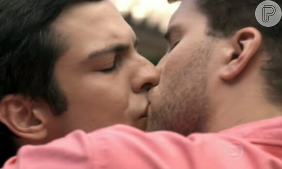 No começo deste ano, em 'Amor à Vida', Niko (Thiago Fragoso) e Félix (Mateus Solano) protagonizaram o beijo gay considerado o primeiro entre homens da teledramartugia brasileira