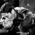 Buddy Rogers e Richard Arlen protagonizaram o primeiro beijo gay na história do cinema, no filme 'Wings' (Asas), ganhador do Oscar de Melhor Filme em 1927