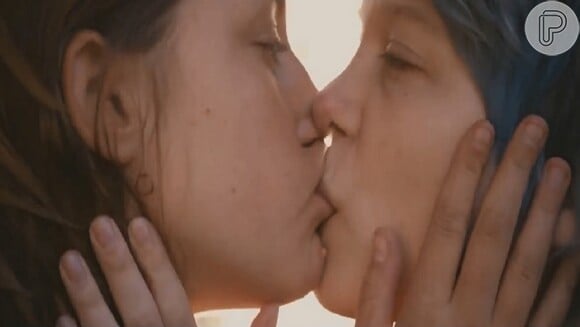 Vencedor da Palma de Ouro de Melhor Filme, 'Azul é a Cor Mais Quente' (2013) fala da história de amor entre Adèle (Adèle Exarchopoulos) e Emma (Léa Seydoux)