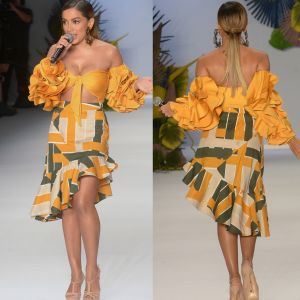 Anitta fez show no desfile da Água de Coco, na abertura da São Paulo Fashion Week, neste sábado, 21 de abril de 2018