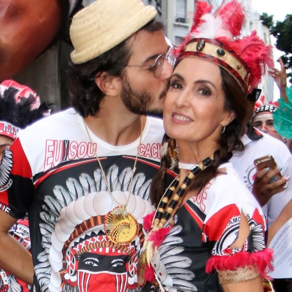 'A gente dá o play no mesmo instante e vai comentando', contou Túlio Gadêlha