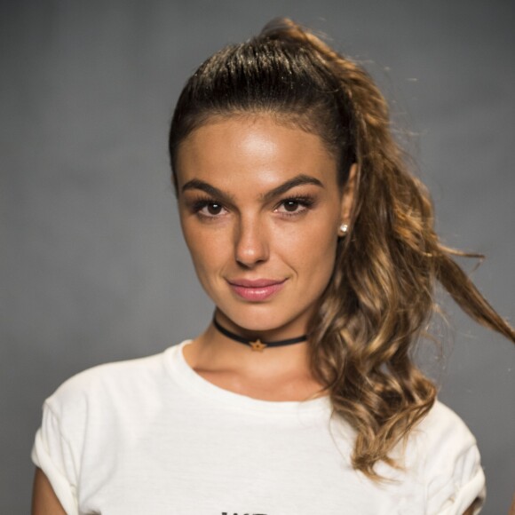 Isis Valverde, grávida do primeiro filho, faz crossfit em academia de Belo Horizonte, em 22 de dezembro de 2018