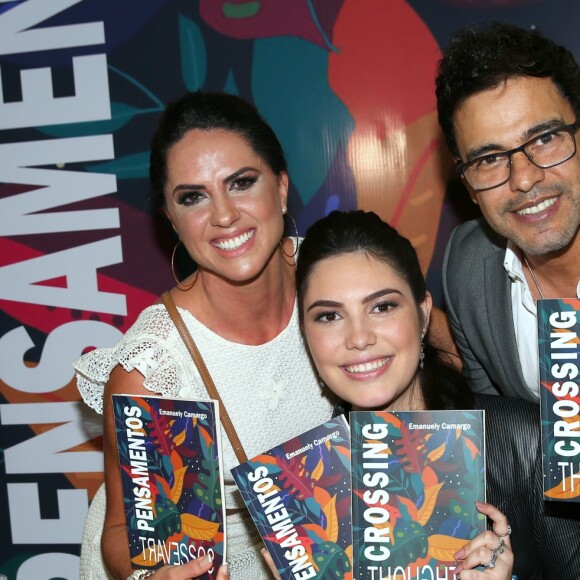 Zezé Di Camargo levou Graciele Lacerda em eventi de sua família