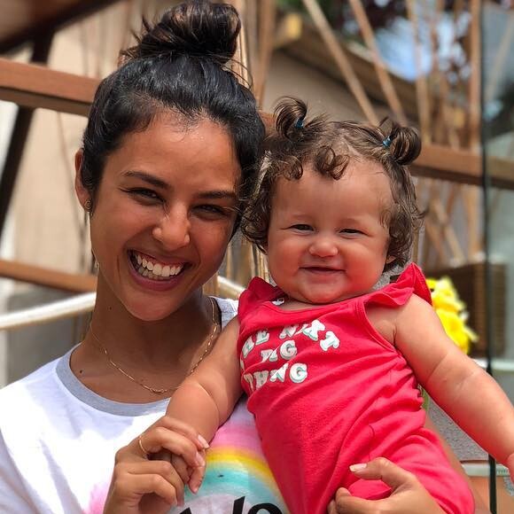 Yanna Lavigne viaja sem a filha e lamenta questionamentos: 'Transpassa insulto'