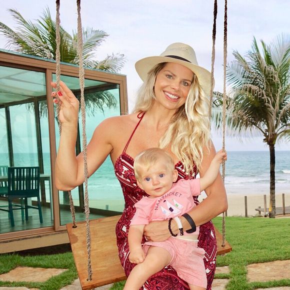 'Elas estão retribuindo com amor e mensagens positivas para a gente, falando que ele faz bem pra elas, que ver o sorriso dele deixa o dia delas mais bonito', vibrou Karina Bacchi