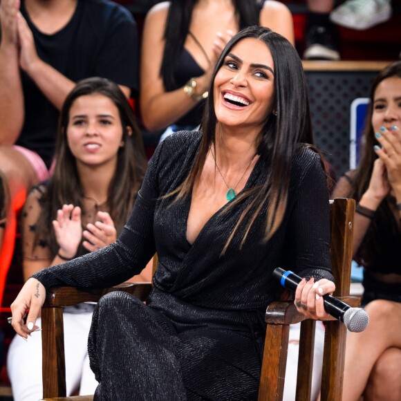 Cleo se aventurou nos primeiros passos da carreira de cantora