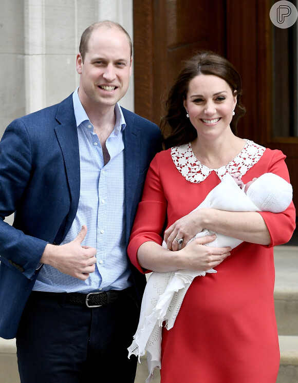 Kate Middleton e príncipe William deixaram o hospital com o terceiro filho nesta segunda-feira, 23 de abril de 2018