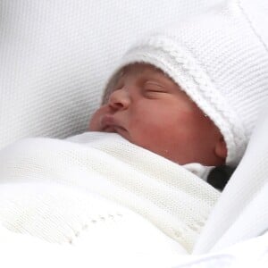 O terceiro filho de Kate Middleton e príncipe William nasceu com 3,8 kg