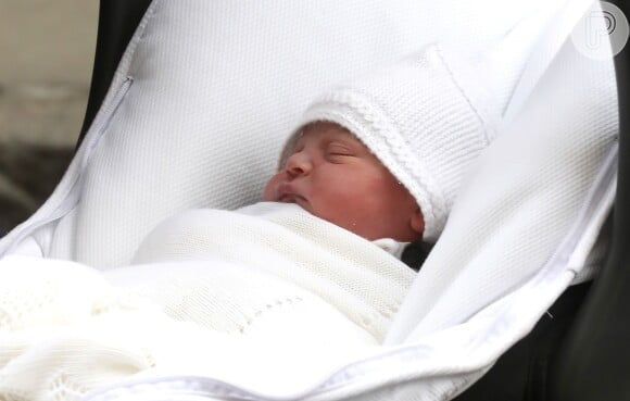 O terceiro filho de Kate Middleton e príncipe William nasceu com 3,8 kg