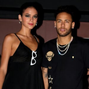 'Ela me surpreende nos presentes e ganha disparado. Maior presente que já dei para ela? Eu!', brincou Neymar
