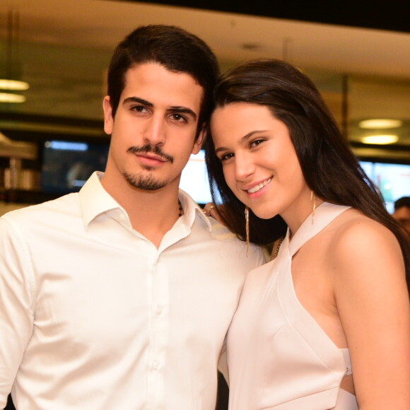 Edson Celulari recebe os filhos, Enzo e Sophia Raia, ao lançar o filme 'Teu Mundo Não Cabe Nos Meus Olhos', no shopping Bourbon, em São Paulo, nesta segunda-feira, 23 de abril de 2018