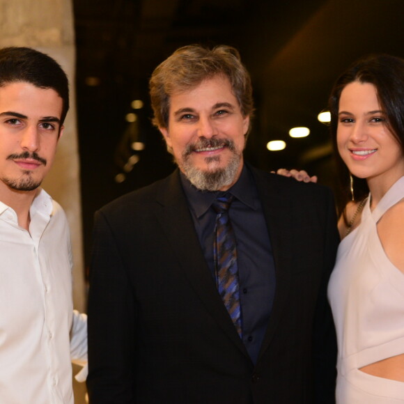 Edson Celulari recebe os filhos, a mulher, Karin Roepke, e amigos famosos ao lançar o filme 'Teu Mundo Não Cabe Nos Meus Olhos', no shopping Bourbon, em São Paulo, nesta segunda-feira, 23 de abril de 2018
