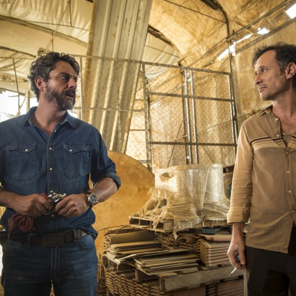 Plínio (Enrique Diaz) vai atrás de Maria (Alice Wegmann) após ser convencido por Pedro (Alexandre Nero) na supersérie 'Onde Nascem os Fortes'