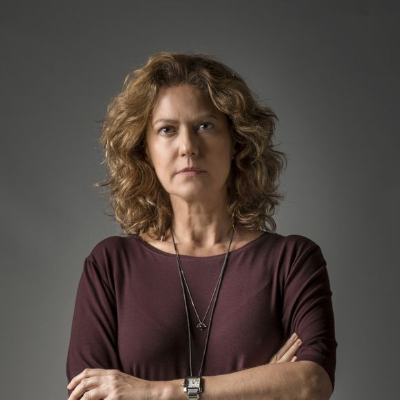 Cássia (Patricia Pillar) descobre desaparecimento do filho, Nonato (Marco Pigossi), e volta para sua terra natal nos próximos capítulos da supersérie 'Onde Nascem os Fortes'. A engenheira se desespera com a falta de notícia do rapaz