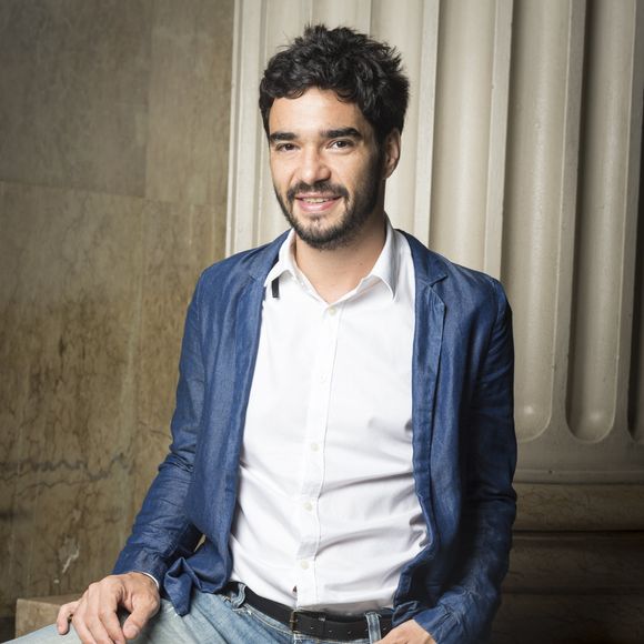 Caio Blat postou em seu Instagram uma foto ao lado de uma mulher que usa camisa com os dizeres 'Bruta não, mal domada' e usou a mesma frase como legenda