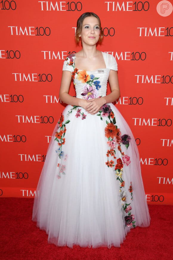 Millie Bobby Brown investiu em um look inspirado em conto de fadas: um vestido de tule da grife Dolce & Gabbana