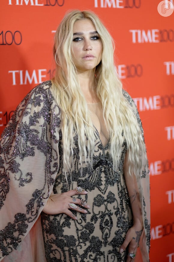 Vestido usado por Kesha é do designer de moda Mikael D