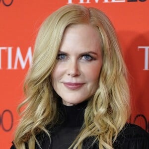 Nicole Kidman usou maquiagem leve e penteado com fios soltos