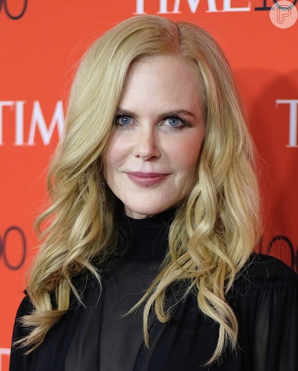 Nicole Kidman usou maquiagem leve e penteado com fios soltos