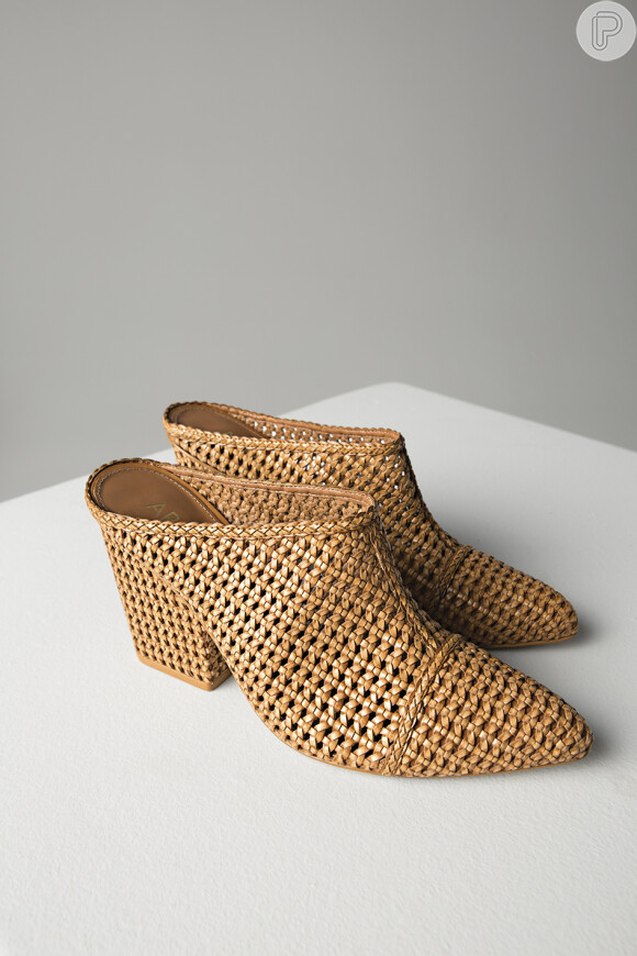 O sapato criado exclusivamente para o desfile é uma parceria da grife com a Arezzo
