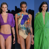 Modelos desfilam cores vibrantes em desfile beachwear Lenny Niemeyer durante o São Paulo Fashion Week nesta quarta-feira, 25 de abril de 2018