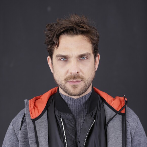 Benjamin (Igor Rickli) é alertado por Adriano (Eduardo Lago) que Ricardo (Sergio Marone) vai usar uma arma que ninguém conhece no capítulo de terça-feira, 1º de maio de 2018 da novela 'Apocalipse'